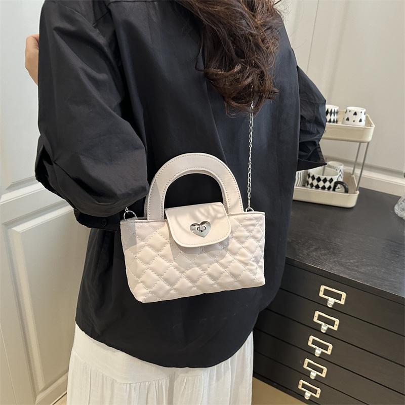 Stylish, simple and exquisite summer new diamond retro chain crossbody small square handbag чёрный
Stylish, simple and exquisite summer new diamond retro chain crossbody small square handbag чёрный