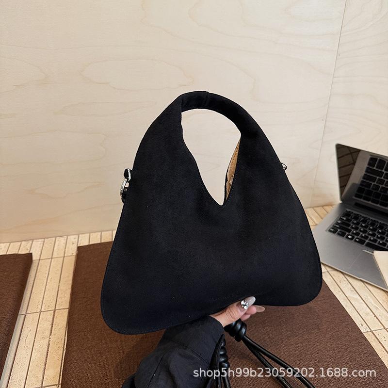 Retro texture suede large capacity bag women s new spring and summer versatile soft surface commuter shoulder messenger bag чёрный
Retro texture suede large capacity bag women s new spring and summer versatile soft surface commuter shoulder messenger bag чёрный