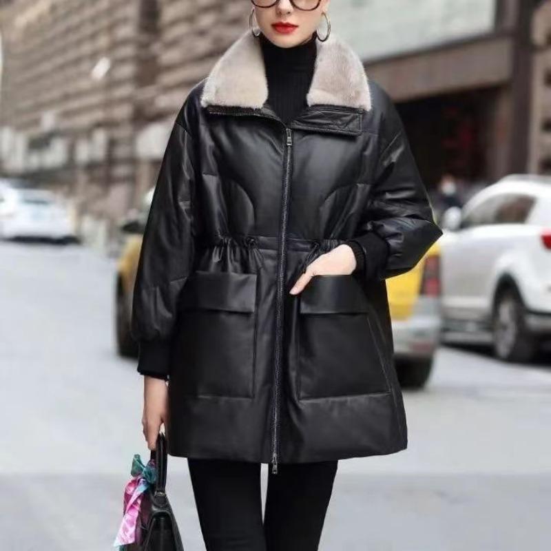Новое утепленное и пуховое женское кожаное пальто, осенне-зимнее женское пальто средней длины с отворотами и утягивающее пальто 3XL
Новое утепленное и пуховое женское кожаное пальто, осенне-зимнее женское пальто средней длины с отворотами и утягивающее пальто 3XL