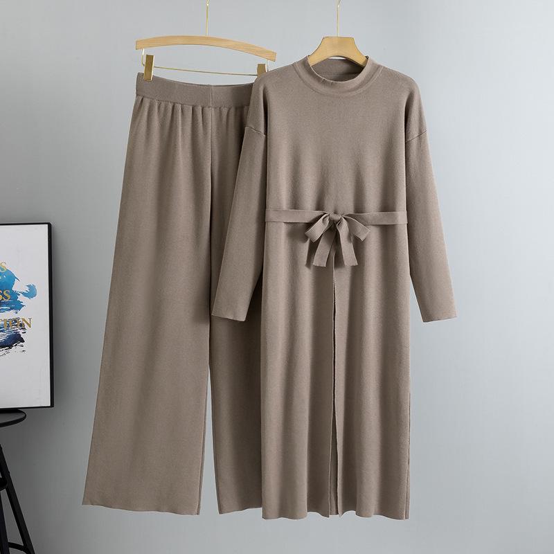 Женский трикотажный костюм-двойка: платье и брюки клеш для весны и осени One Size верблюд
Женский трикотажный костюм-двойка: платье и брюки клеш для весны и осени One Size верблюд