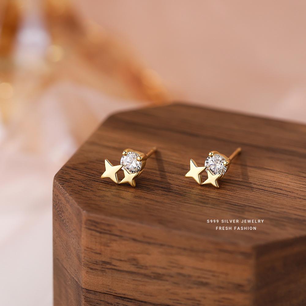 Real 999 Sterling Silver Earring Exquisite Shiny Square CZ Star Stud Earrings For Women Fine Jewelry Gift золотий
Real 999 Sterling Silver Earring Exquisite Shiny Square CZ Star Stud Earrings For Women Fine Jewelry Gift золотий