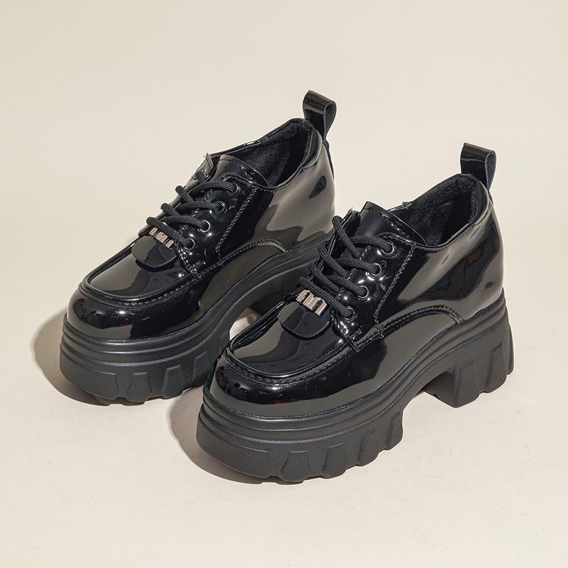 Black patent leather platform loafers women s spring new small inner height increase women s shoes British small leather shoes 40
Black patent leather platform loafers women s spring new small inner height increase women s shoes British small leather shoes 40