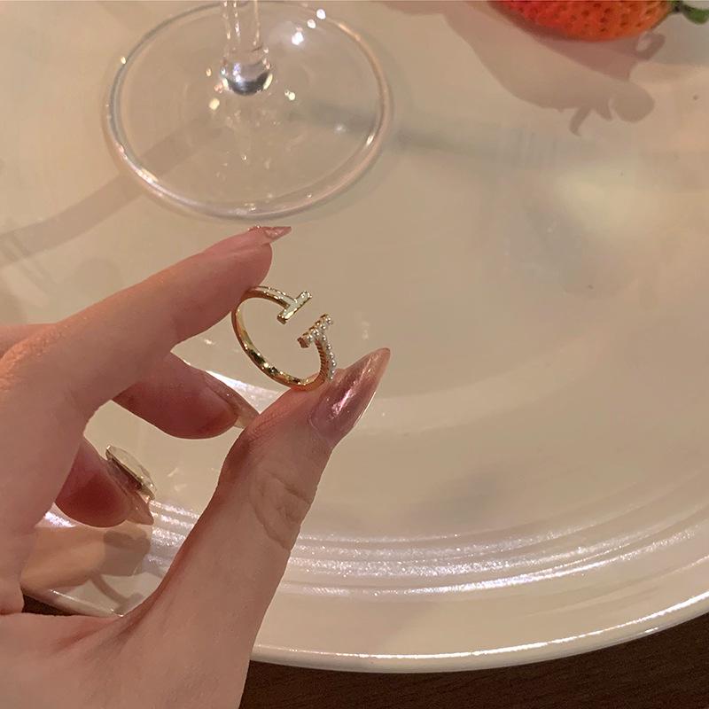 Трендовое кольцо с открытой жемчужиной 2023: Дизайн «Легкая роскошь» для женской моды
Трендовое кольцо с открытой жемчужиной 2023: Дизайн «Легкая роскошь» для женской моды