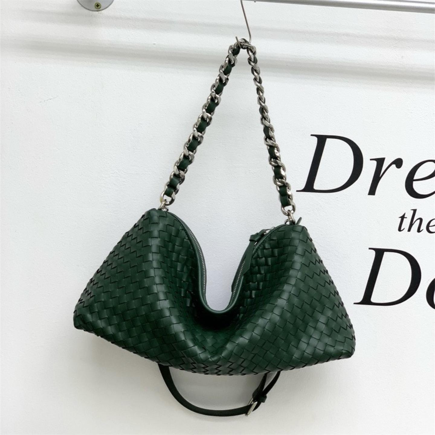 Soft leather woven bag, pillow bag, tofu bag, large capacity, underarm bag, shoulder crossbody commuter bag, high-end sense versatile 40cm темно-зелений колір
Soft leather woven bag, pillow bag, tofu bag, large capacity, underarm bag, shoulder crossbody commuter bag, high-end sense versatile 40cm темно-зелений колір