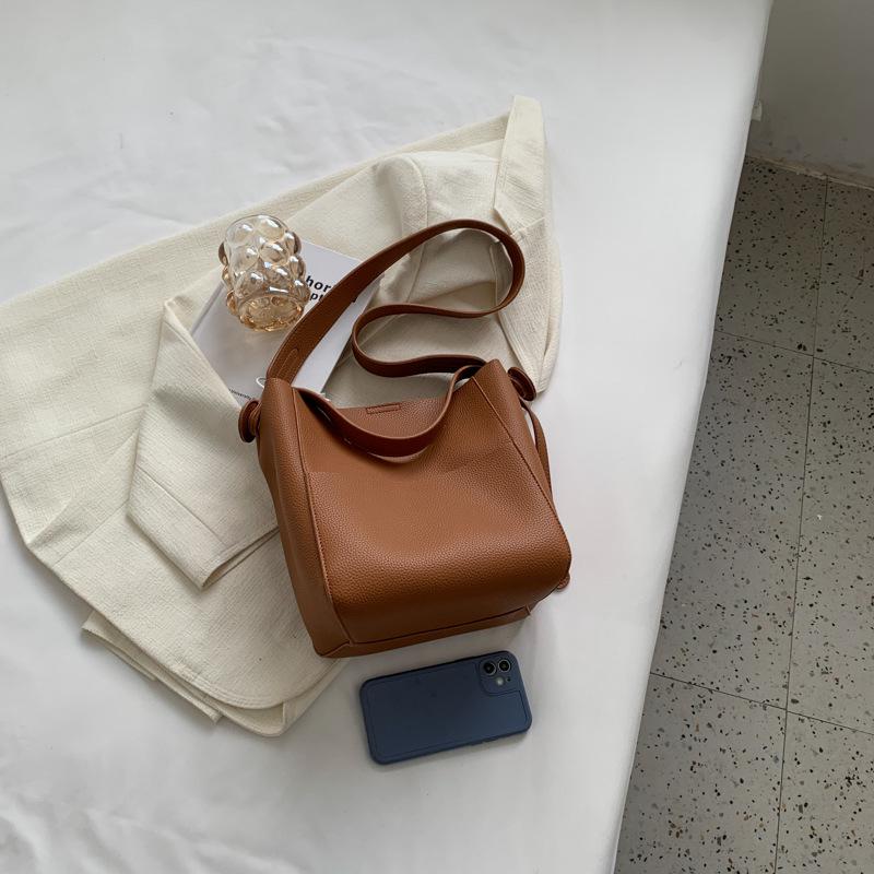 IN BLUE Stylish Large-Capacity Bucket Bag: Essential for Commuting, with Wide Shoulder Strap and Versatile Cross-body Option
IN BLUE Stylish Large-Capacity Bucket Bag: Essential for Commuting, with Wide Shoulder Strap and Versatile Cross-body Option