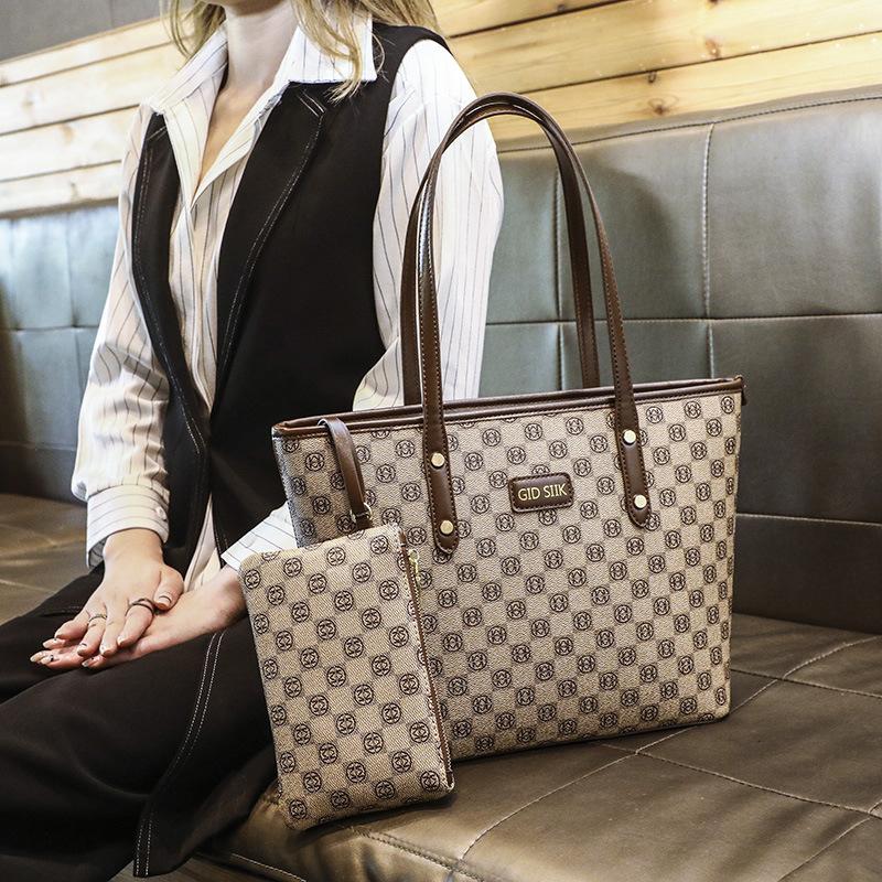 New Large Capacity Tote Bag Retro Printed Handbag Simple Commuting Bag Shoulder Bun Mother and Child Bag
New Large Capacity Tote Bag Retro Printed Handbag Simple Commuting Bag Shoulder Bun Mother and Child Bag