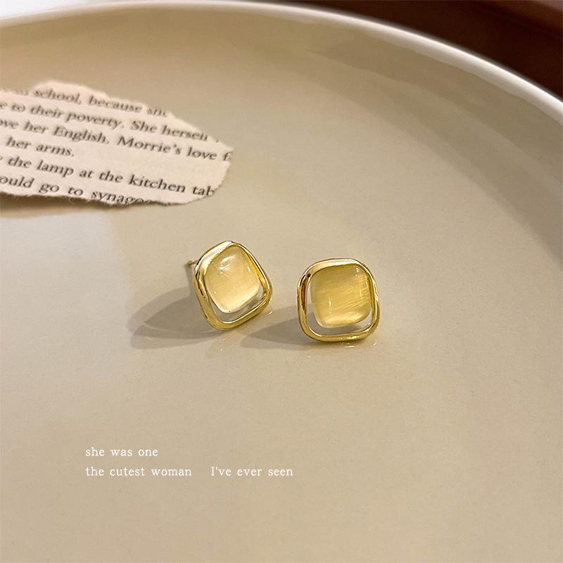 Женские серьги-пусеты Кошачий глаз 2025: Стильные и уникальные аксессуары для пирсинга ушей
Женские серьги-пусеты Кошачий глаз 2025: Стильные и уникальные аксессуары для пирсинга ушей