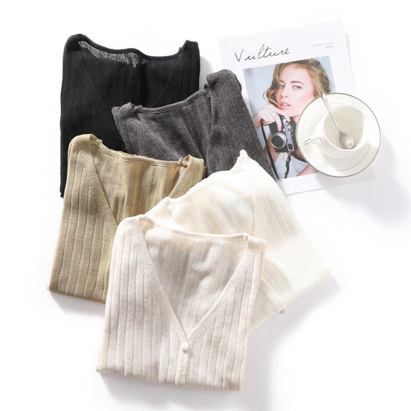 Summer Thin Ice Silk Linen Short-sleeved T-shirt for Women V-neck Loose Knitted Cardigan Korean Style Fashionable Versatile Top M
Summer Thin Ice Silk Linen Short-sleeved T-shirt for Women V-neck Loose Knitted Cardigan Korean Style Fashionable Versatile Top M