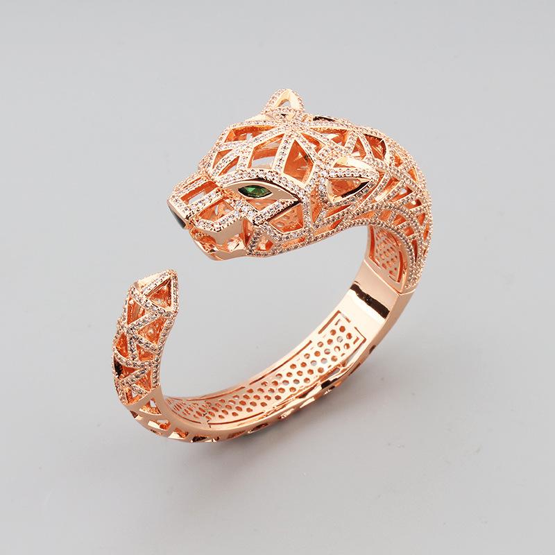 Новый модный преувеличенный леопардовый полый инкрустированный браслет с леопардовым модным открывающимся браслетом
Новый модный преувеличенный леопардовый полый инкрустированный браслет с леопардовым модным открывающимся браслетом