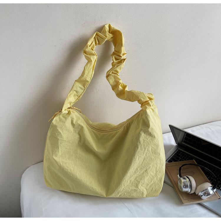 Korean version of lazy style crossbody bag women s 2025 new trendy casual sports minimalist style large-capacity nylon cloth shoulder bag жовтий
Korean version of lazy style crossbody bag women s 2025 new trendy casual sports minimalist style large-capacity nylon cloth shoulder bag жовтий