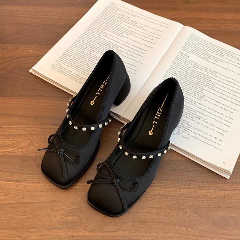 High heels women s thick heel Mary Jane single shoes medium heel shallow mouth women s shoes widened and fattened large size women s shoes 45 чорний
High heels women s thick heel Mary Jane single shoes medium heel shallow mouth women s shoes widened and fattened large size women s shoes 45 чорний