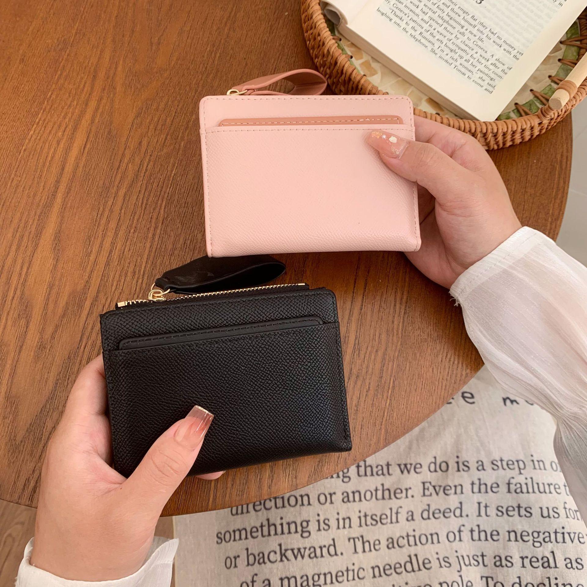 2025 new women s wallet women s high-end short student women s card bag ins wallet multi-functional change bag
2025 new women s wallet women s high-end short student women s card bag ins wallet multi-functional change bag