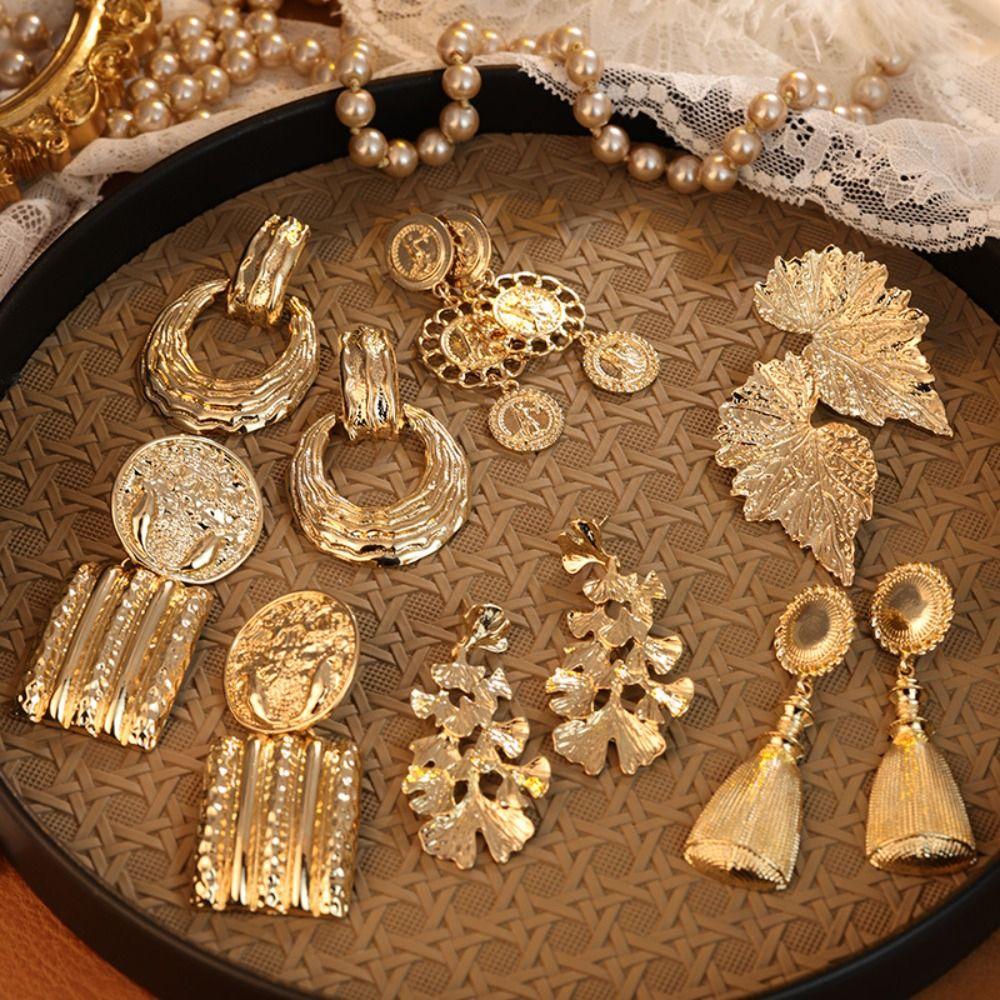 Ear Studs Relievo Gold Earrings Retro Pearl Flower Stud Earrings Wrinkle Pleated Earrings Boys H
Ear Studs Relievo Gold Earrings Retro Pearl Flower Stud Earrings Wrinkle Pleated Earrings Boys H