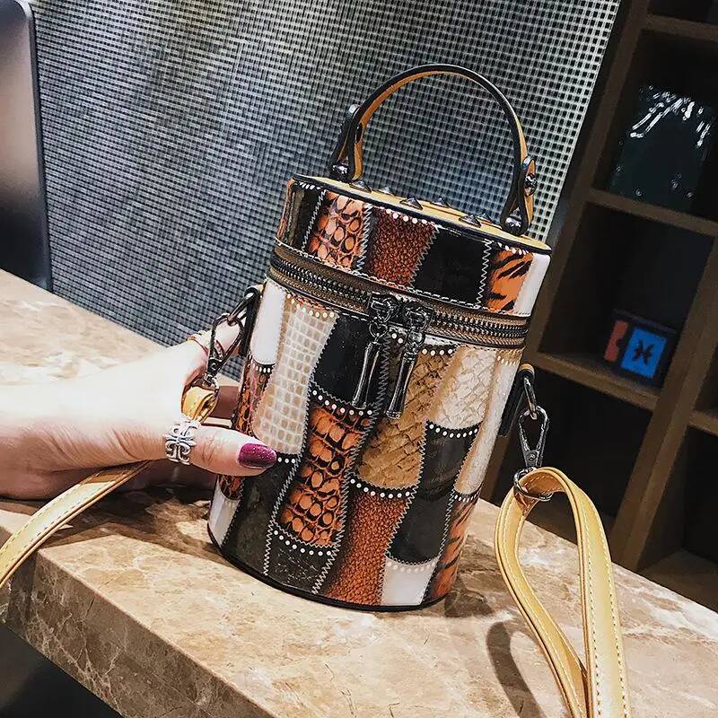Bucket bag women s high quality PU leather chain shoulder bag designer rivets handbag women s mobile phone bag
Bucket bag women s high quality PU leather chain shoulder bag designer rivets handbag women s mobile phone bag