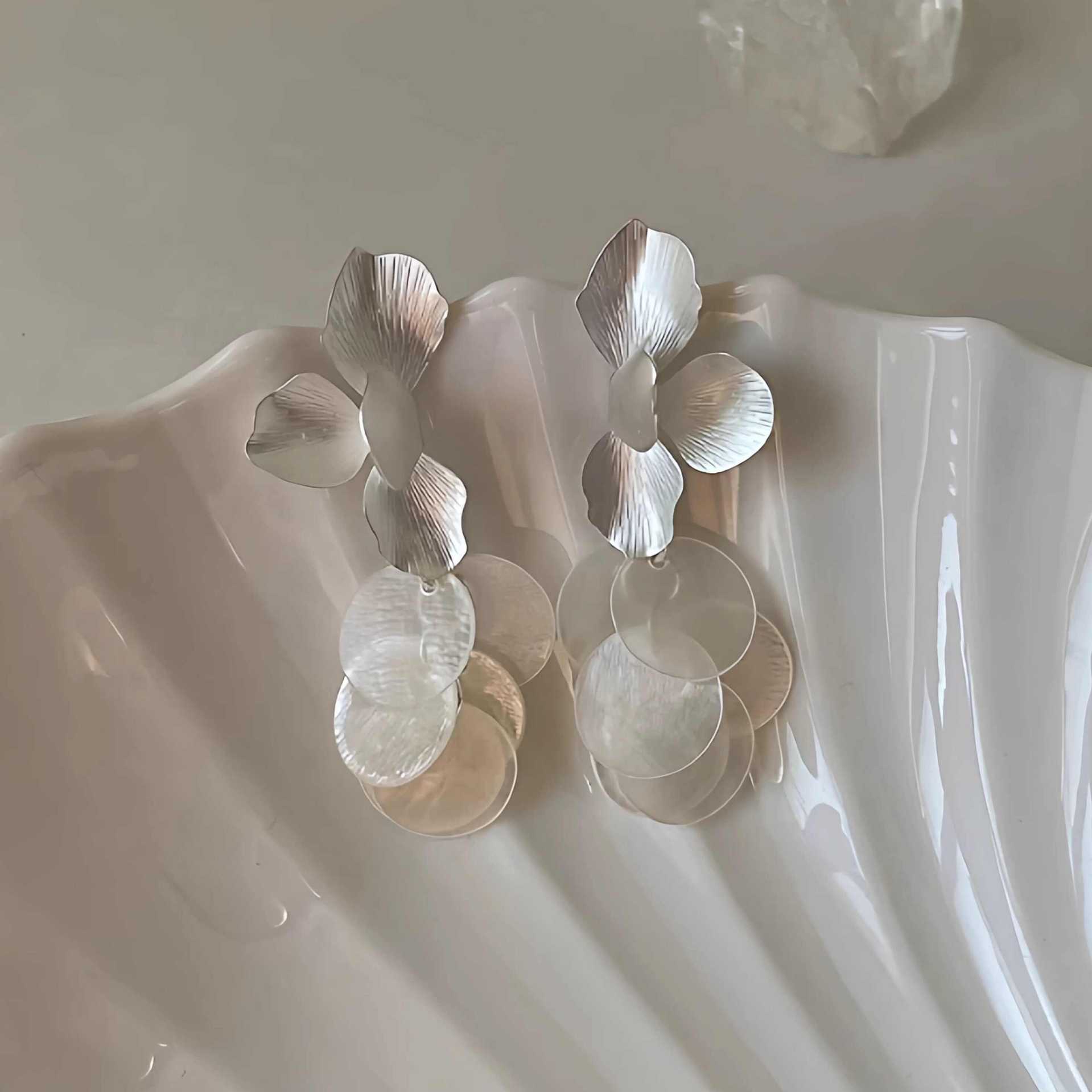 Silver flower shell fringed earrings niche design summer seaside vacation in high-end earrings women
Silver flower shell fringed earrings niche design summer seaside vacation in high-end earrings women
