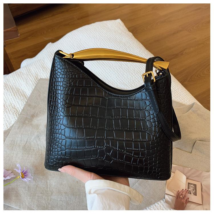 Европейская и американская текстура узор крокодила прилив ведро сумка 2025 иностранный стиль мода простая на плечо сумка-мессенджер сумки для поездок на работу женская сумка чёрный
Европейская и американская текстура узор крокодила прилив ведро сумка 2025 иностранный стиль мода простая на плечо сумка-мессенджер сумки для поездок на работу женская сумка чёрный
