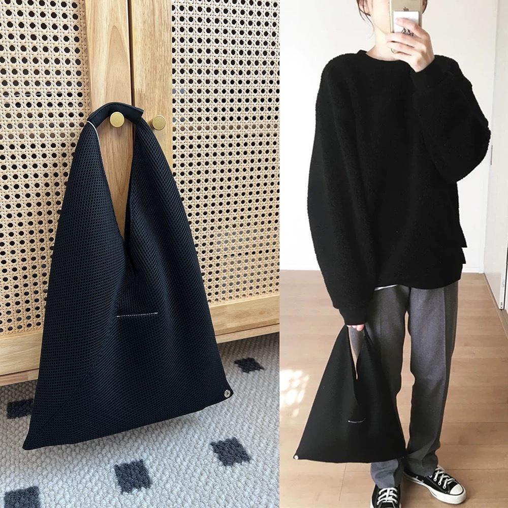 PYC 22SS женская черная треугольная сумка для пельменей — доступна в размерах большой, средний и маленький; Сумка-тоут и сумка через плечо для поездок на работу.
PYC 22SS женская черная треугольная сумка для пельменей — доступна в размерах большой, средний и маленький; Сумка-тоут и сумка через плечо для поездок на работу.