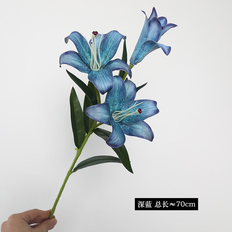 3 heads of lilies simulated fake flower European retro 3 heads of oil painting lilies
3 heads of lilies simulated fake flower European retro 3 heads of oil painting lilies