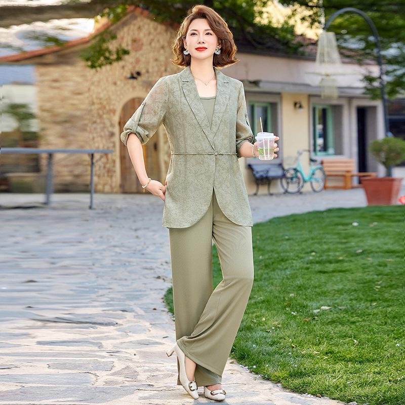 Elegant Summer Three-Piece Set: Stylish Jacket, Vest & Pants for 50-Year-Old Women 5XL зелёный
Elegant Summer Three-Piece Set: Stylish Jacket, Vest & Pants for 50-Year-Old Women 5XL зелёный