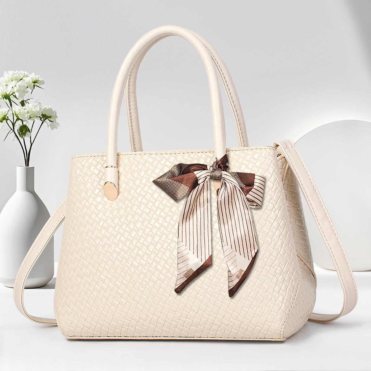 Корейская версия большой вместимости мягкая и прочная модная изысканная новая легкая роскошная сумка для通勤 на плечо через плечо бежевый