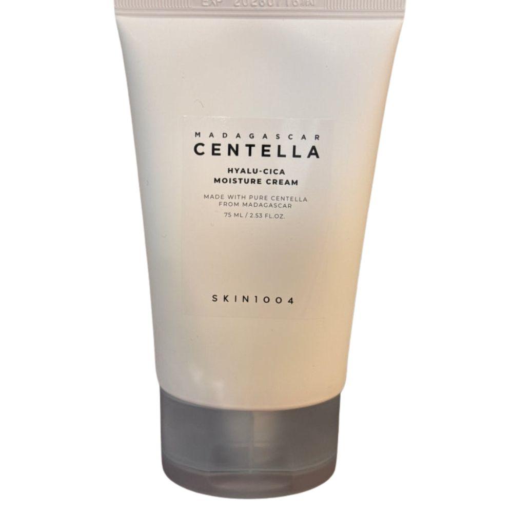 SKIN1004 - Madagascar Centella Hyalu-Cica Moisture Cream 75ml 75ml / 2.53 fl.oz.
SKIN1004 - Madagascar Centella Hyalu-Cica Moisture Cream 75ml 75ml / 2.53 fl.oz.