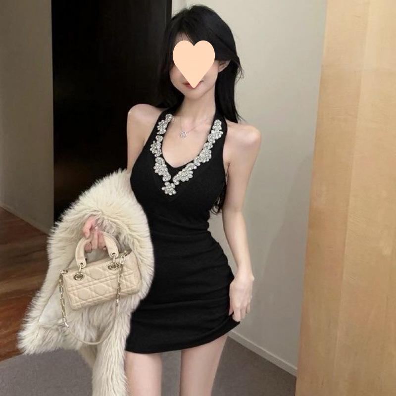 Elegant Rhinestone Strappy Dress - Autumn/Winter Sexy Halter Neck Skirt, Hip-Hugging Silhouette for Women S for 80-90 lbs
Elegant Rhinestone Strappy Dress - Autumn/Winter Sexy Halter Neck Skirt, Hip-Hugging Silhouette for Women S for 80-90 lbs