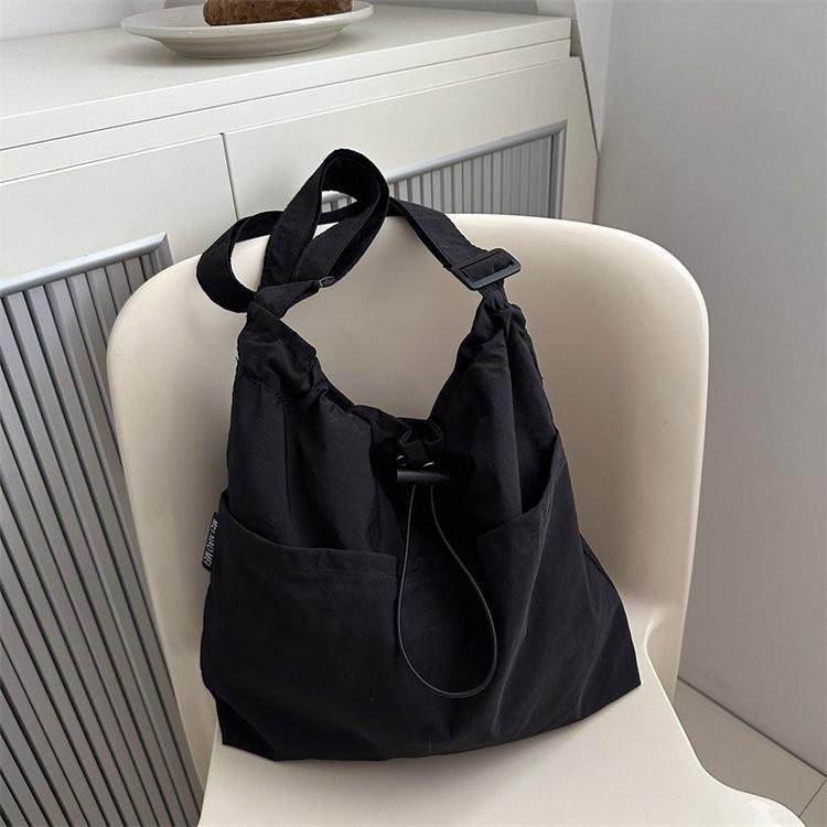 Stylish Nylon Casual Large Capacity Womens Bag In Trendy Khaki Green Black And Orange Shades For School Commuting And чорний
Stylish Nylon Casual Large Capacity Womens Bag In Trendy Khaki Green Black And Orange Shades For School Commuting And чорний