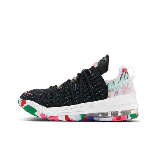 Nike LeBron 18 GS James Gang CW2760-002 EU 38.5 чорний/білий
Nike LeBron 18 GS James Gang CW2760-002 EU 38.5 чорний/білий