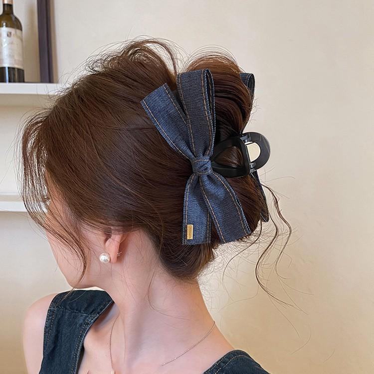Fabric bow hairpin Korean fashion denim back head grab clip simple fashion versatile high-end hair accessories women
Fabric bow hairpin Korean fashion denim back head grab clip simple fashion versatile high-end hair accessories women