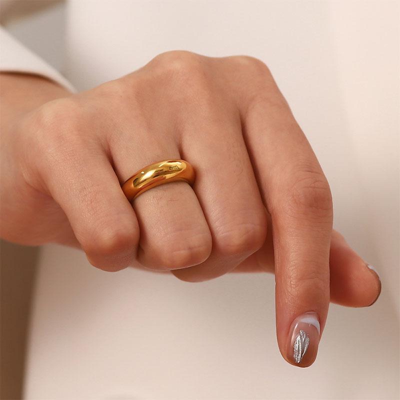 Minimalist Glossy Curved Women s Ring, 18K Gold-Plated Stainless Steel - European & American Trendy Jewelry 52MM-US6
Minimalist Glossy Curved Women s Ring, 18K Gold-Plated Stainless Steel - European & American Trendy Jewelry 52MM-US6