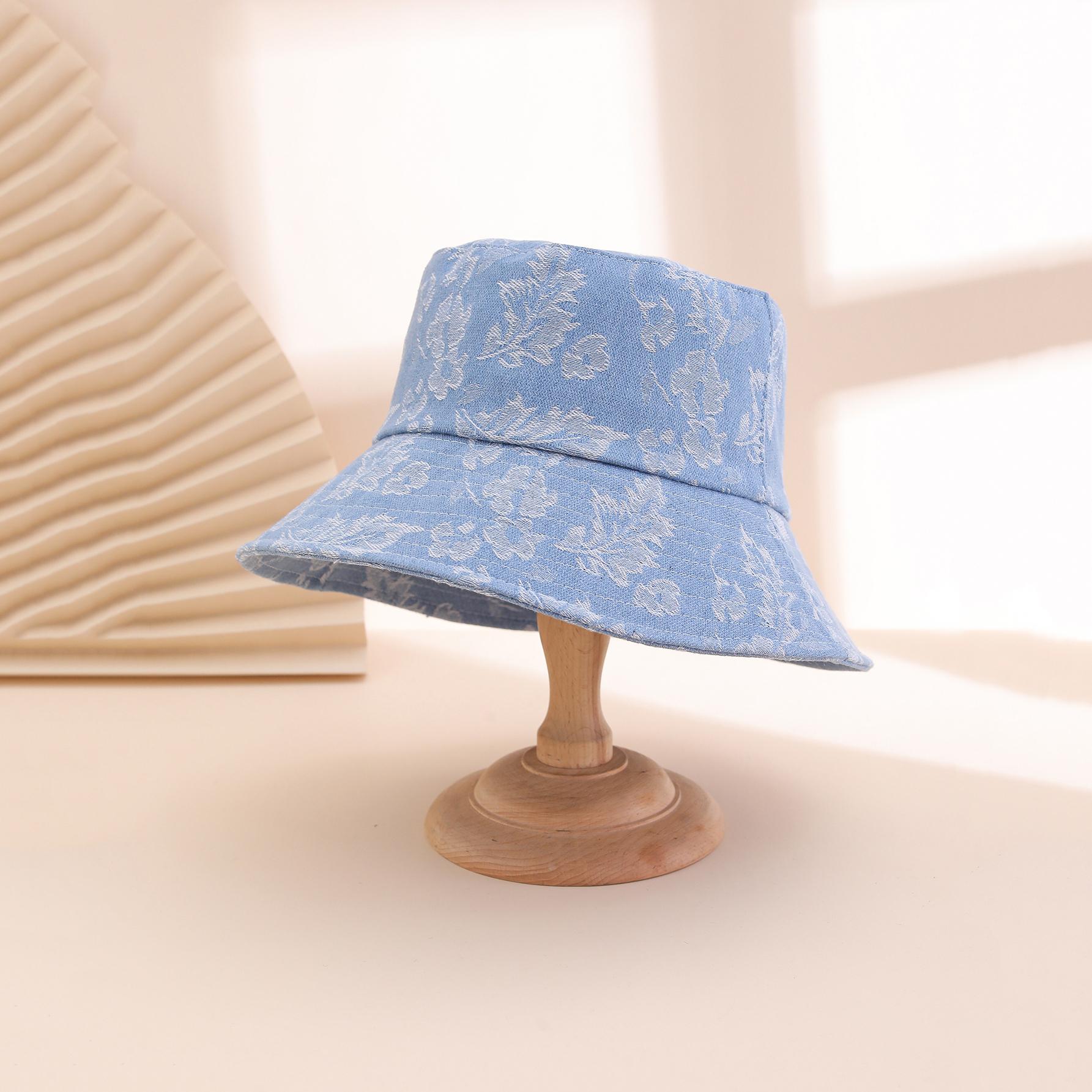 Korean-style water-washed jacquard peaked cap with wide brim and sun protection, in classic blue color. One Size
Korean-style water-washed jacquard peaked cap with wide brim and sun protection, in classic blue color. One Size
