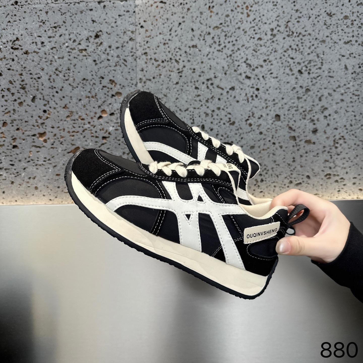 Leather inner height increase German training shoes women s 2025 new ins super fire platform versatile Forrest Gump shoes casual sports board shoes 40 чёрный
Leather inner height increase German training shoes women s 2025 new ins super fire platform versatile Forrest Gump shoes casual sports board shoes 40 чёрный