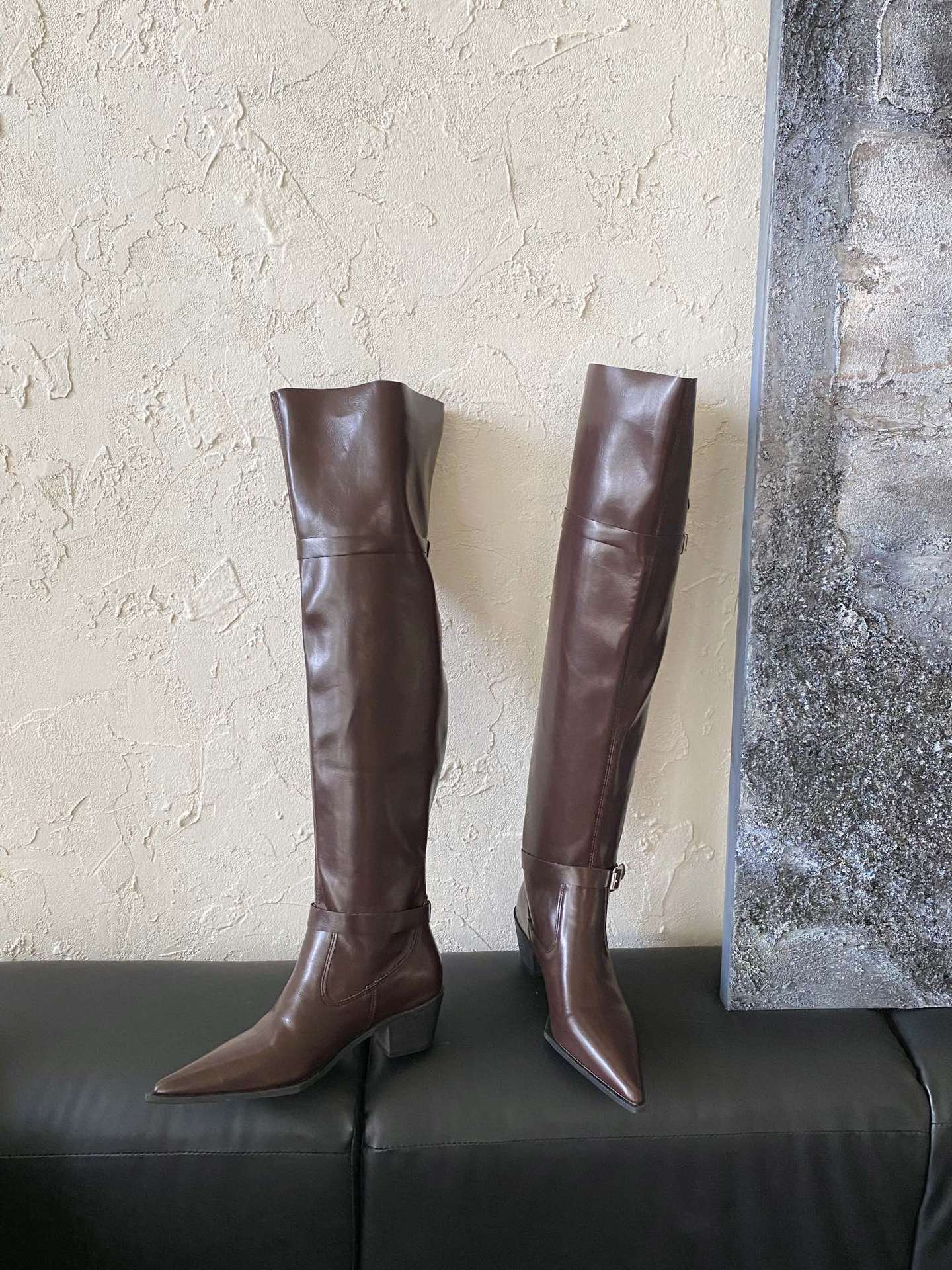 Остроносые Spice Girls Высокие Трубы Сапоги Вай Найт Женские 2025 Весна и Осень Новые Сапоги-Штаны с Пряжкой на Ремне Западные Сапоги на Меху Длинные Сапоги 39 темно-коричневого
Остроносые Spice Girls Высокие Трубы Сапоги Вай Найт Женские 2025 Весна и Осень Новые Сапоги-Штаны с Пряжкой на Ремне Западные Сапоги на Меху Длинные Сапоги 39 темно-коричневого