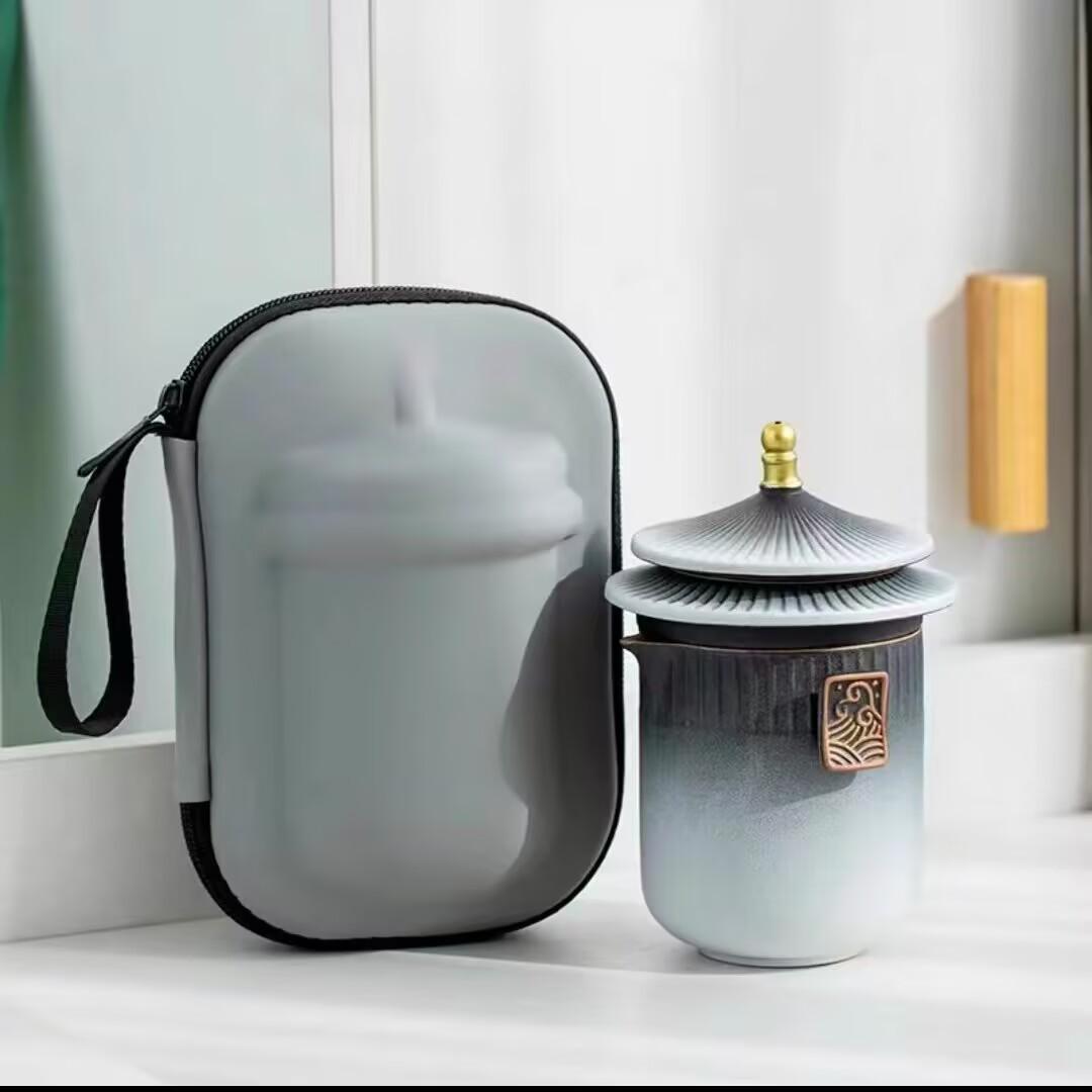 Дорожный набор для чая кунг-фу Один чайник Три чашки Китайский Портативная чашка Куайкэ Сувенир Грубая керамика Керамика Придворный стиль
Дорожный набор для чая кунг-фу Один чайник Три чашки Китайский Портативная чашка Куайкэ Сувенир Грубая керамика Керамика Придворный стиль