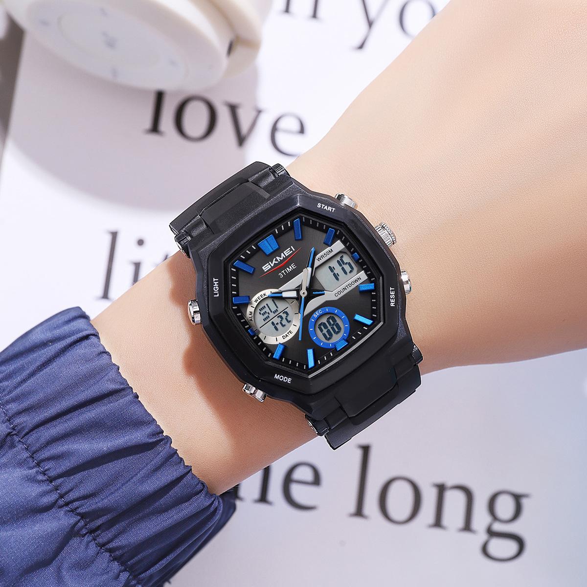 Fashion Multifunctional Student Watch Electronic Watch Sports 3 Time Display Electronic Watch
Fashion Multifunctional Student Watch Electronic Watch Sports 3 Time Display Electronic Watch