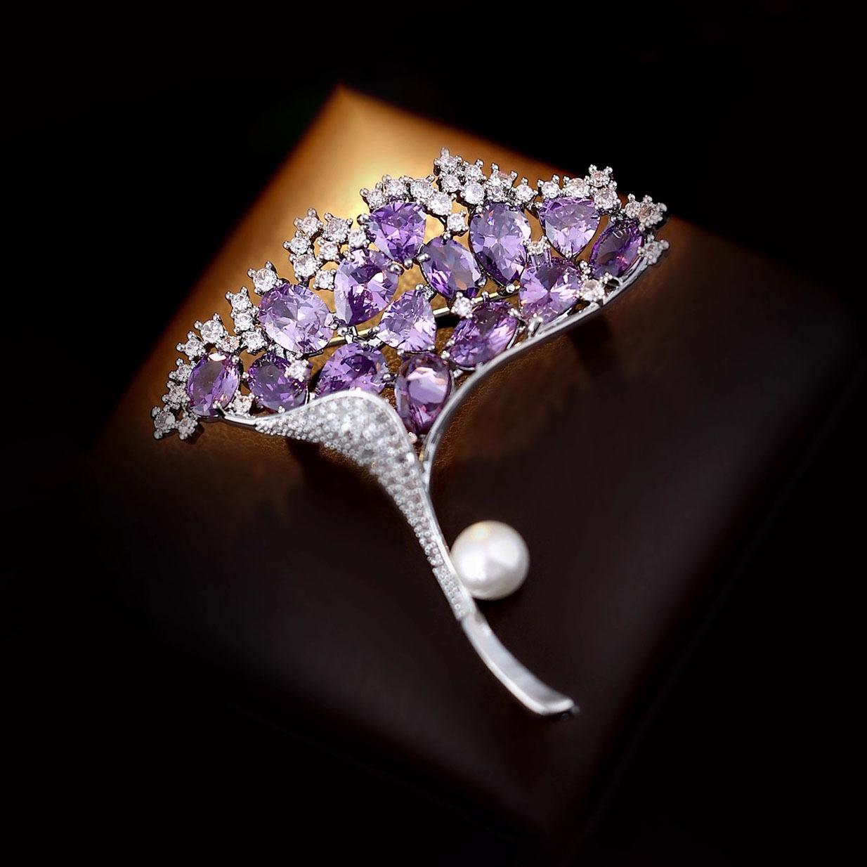 Temperament Ginkgo Biloba Brooch High-end Female Elegance Delicate Crystal Brooch Light Luxury Niche Design Pin with Accessories
Temperament Ginkgo Biloba Brooch High-end Female Elegance Delicate Crystal Brooch Light Luxury Niche Design Pin with Accessories