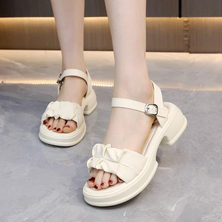Small height increase platform sandals women summer wear 2024 new fairy style casual versatile thick heel beach shoes 40
Small height increase platform sandals women summer wear 2024 new fairy style casual versatile thick heel beach shoes 40