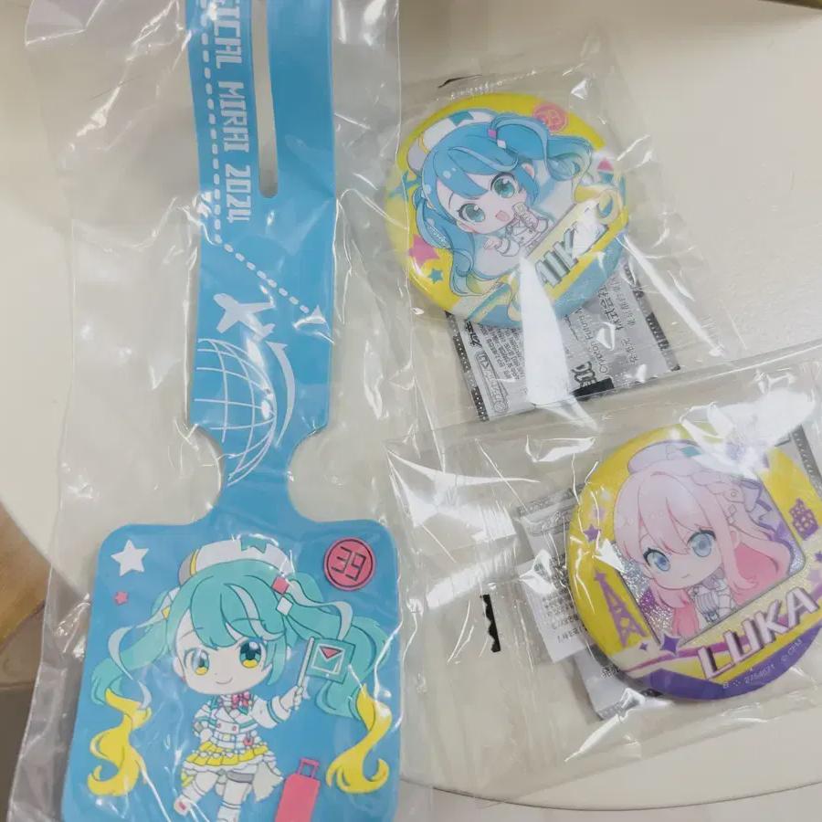 Значки и бирки для багажа Hatsune Miku Magical Mirai 2024 Gacha Can продаются партиями
Значки и бирки для багажа Hatsune Miku Magical Mirai 2024 Gacha Can продаются партиями