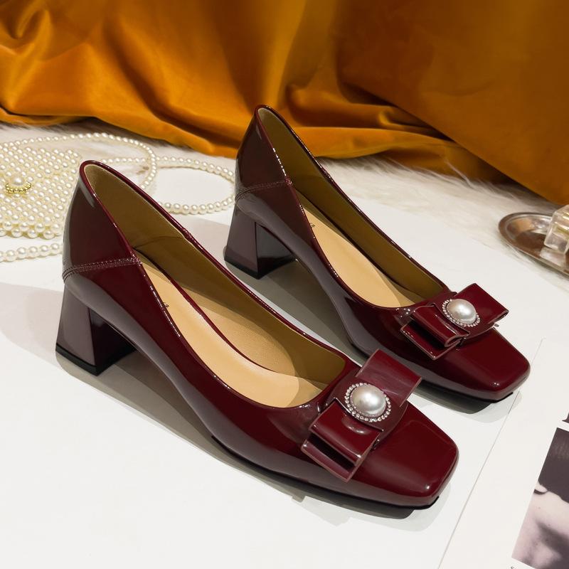 Черные туфли на высоком толстом каблуке не утомляют ноги, новая нишевая универсальная обувь, туфли-лодочки из лакированной кожи на среднем каблуке с квадратным носком 40 бордовый
Черные туфли на высоком толстом каблуке не утомляют ноги, новая нишевая универсальная обувь, туфли-лодочки из лакированной кожи на среднем каблуке с квадратным носком 40 бордовый