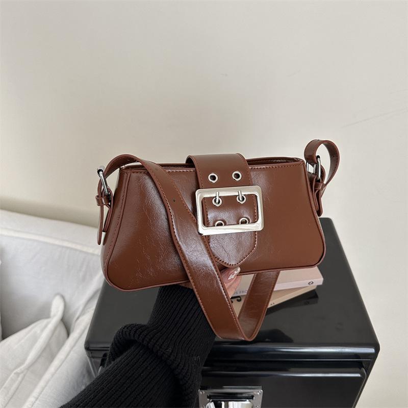 Today s popular bag winter new simple fashion shoulder bag simple fashion underarm bag small square bag women світло-коричневого кольору
Today s popular bag winter new simple fashion shoulder bag simple fashion underarm bag small square bag women світло-коричневого кольору