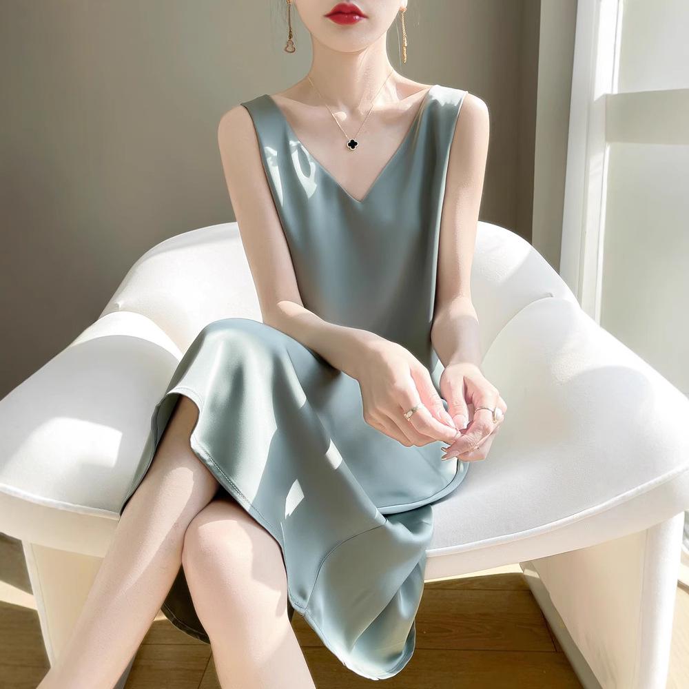 Атласное платье-комбинация без рукавов с V-образным вырезом - Элегантный французский стиль XL (105-115 lbs) шампанского
Атласное платье-комбинация без рукавов с V-образным вырезом - Элегантный французский стиль XL (105-115 lbs) шампанского