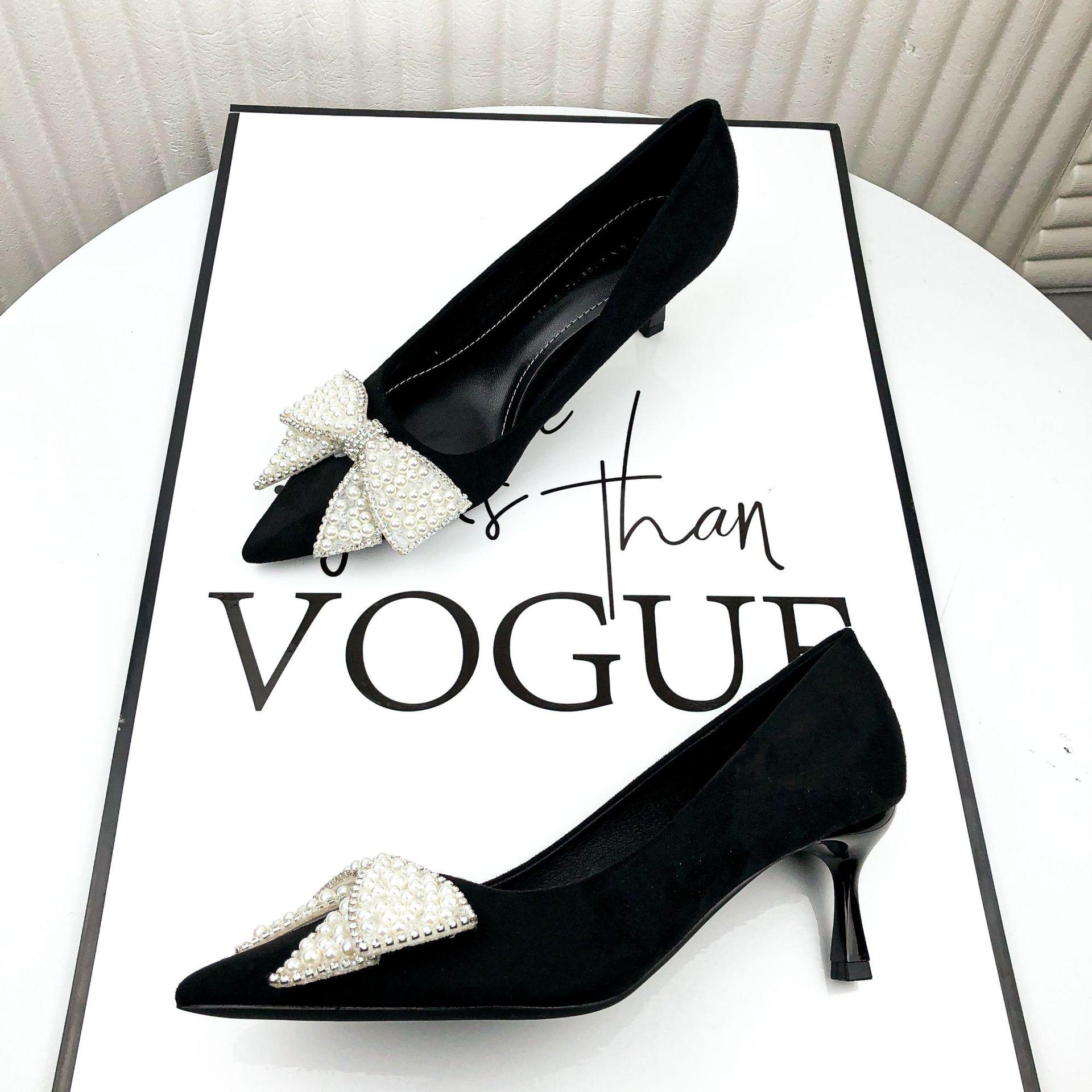 Черные туфли-лодочки на высоком каблуке, женские новые, с острым носком, на тонком каблуке, со стразами, универсальные, с бабочкой 34
Черные туфли-лодочки на высоком каблуке, женские новые, с острым носком, на тонком каблуке, со стразами, универсальные, с бабочкой 34