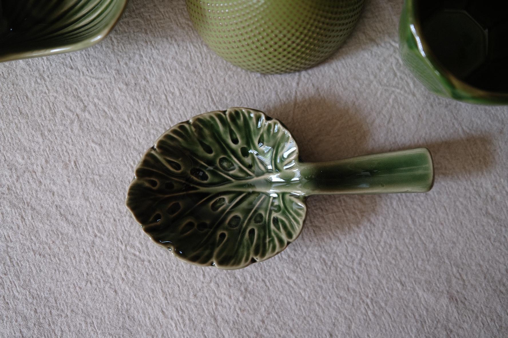 Leaf Ceramic Plate: Versatile for Snacks, Salads, Desserts, and Dining Table Decor
Leaf Ceramic Plate: Versatile for Snacks, Salads, Desserts, and Dining Table Decor