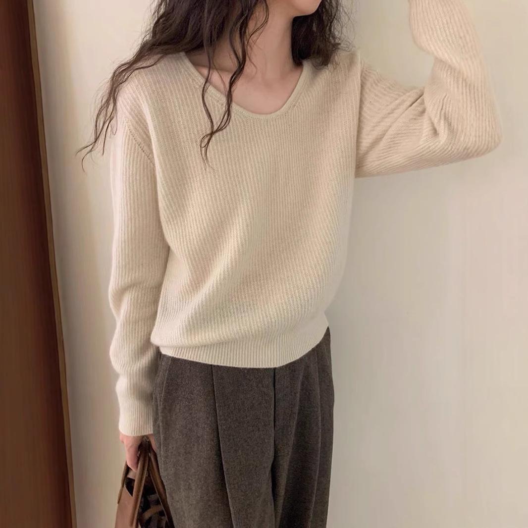 24 Style Fashionable U-Neck Wool Knit Sweater for Women - Autumn/Winter Loose Fit Short Design Medium
24 Style Fashionable U-Neck Wool Knit Sweater for Women - Autumn/Winter Loose Fit Short Design Medium