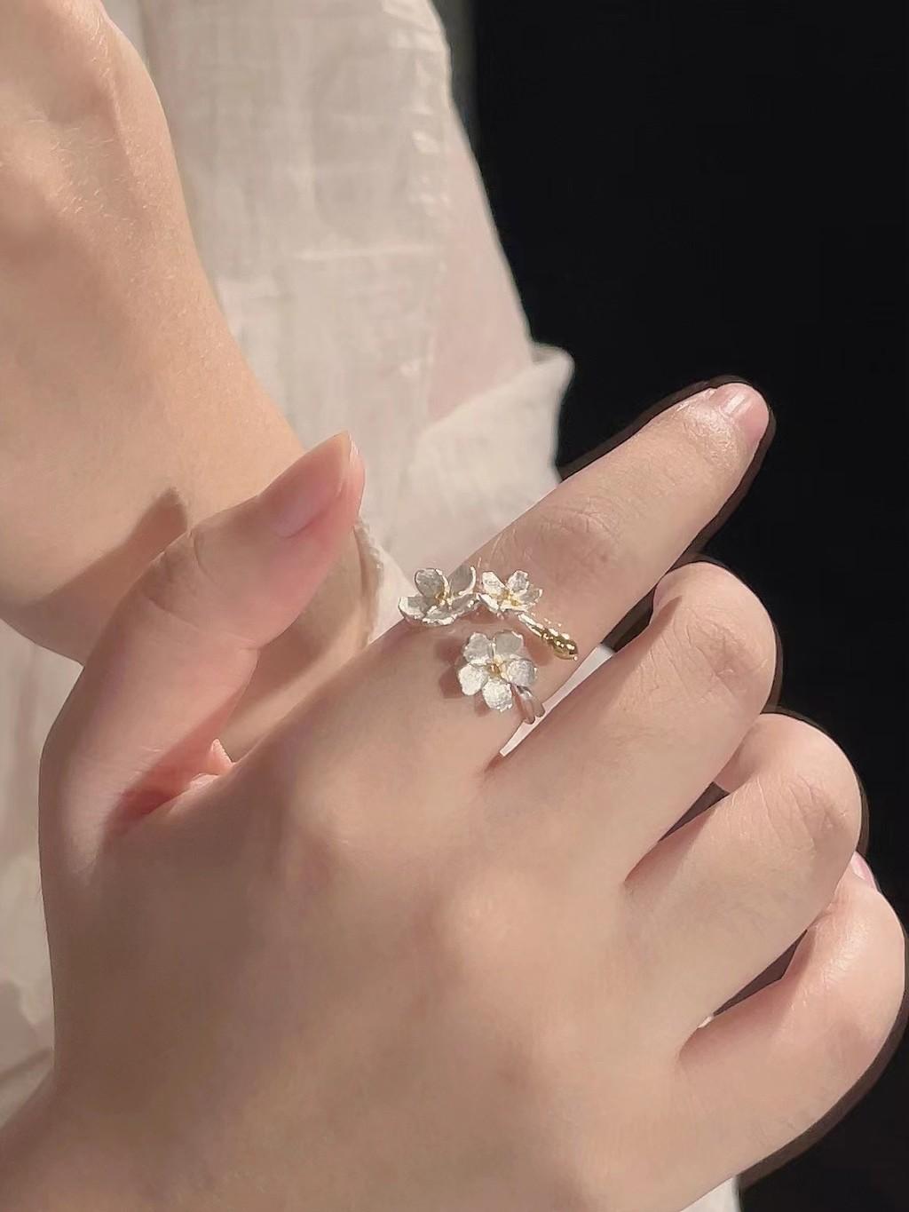 Elegant Adjustable Forget Me Not Flower Ring For Women Stylish Copper Jewelry J6096
Elegant Adjustable Forget Me Not Flower Ring For Women Stylish Copper Jewelry J6096