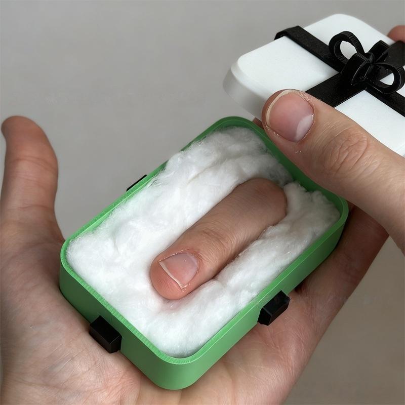 1Pcs Novel Prank Box Toy Prank Gift Box Finger Surprise Fun And Playful Family Gift For Birthday Parties one size
1Pcs Novel Prank Box Toy Prank Gift Box Finger Surprise Fun And Playful Family Gift For Birthday Parties one size