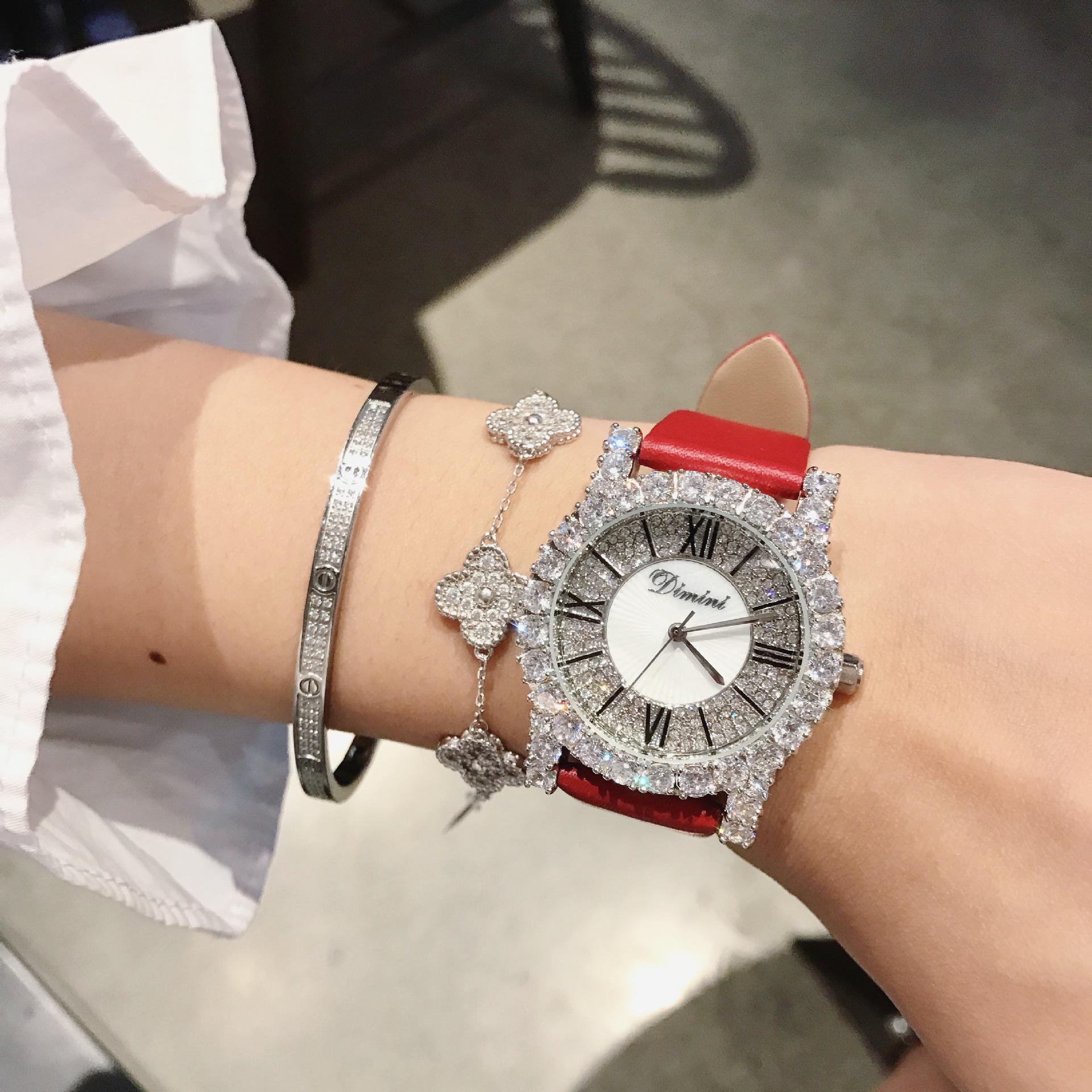 Часы Roman Scale Rhinestone Heavy Industry Exquisite Watch Quartz Watch Fashion Universal Waterproof Watch для женщин
Часы Roman Scale Rhinestone Heavy Industry Exquisite Watch Quartz Watch Fashion Universal Waterproof Watch для женщин