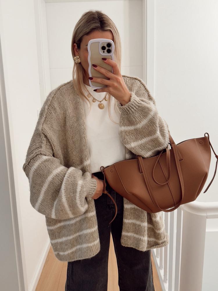 Новый осенне-зимний свитер для женщин, свободный, с контрастными полосками, вышивка «обратная кость», вязаный кардиган для женщин 3583 S хаки
Новый осенне-зимний свитер для женщин, свободный, с контрастными полосками, вышивка «обратная кость», вязаный кардиган для женщин 3583 S хаки