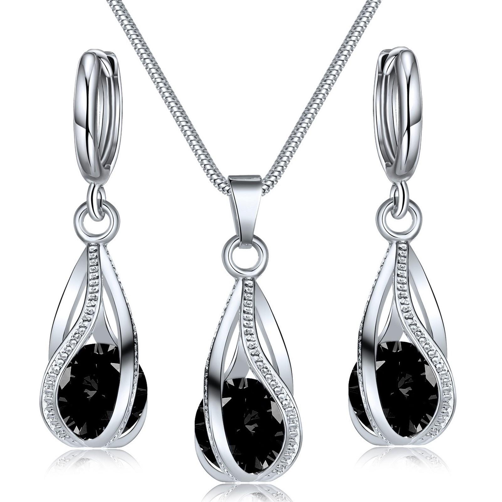 Модный комплект из двух частей: серьги-подвески с кристаллами циркония One Size чёрный
Модный комплект из двух частей: серьги-подвески с кристаллами циркония One Size чёрный