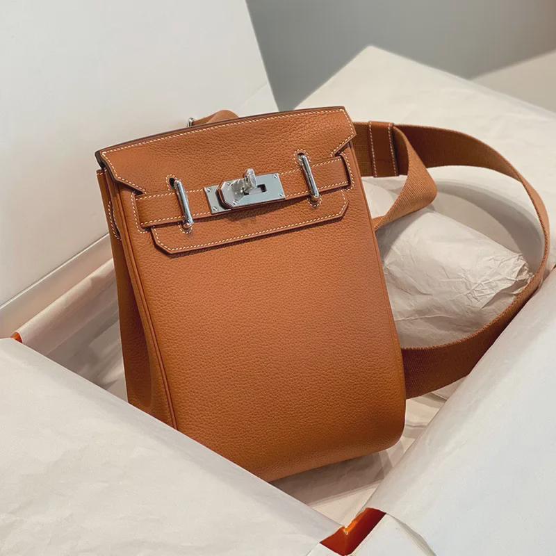 Высококачественная сумка-мешок унисекс H-Style: Натуральная кожа Того, верхний слой из коровьей кожи, полностью стальная фурнитура. 18x27x8 cm
Высококачественная сумка-мешок унисекс H-Style: Натуральная кожа Того, верхний слой из коровьей кожи, полностью стальная фурнитура. 18x27x8 cm